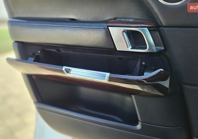 Белый Ленд Ровер Рендж Ровер, объемом двигателя 5 л и пробегом 198 тыс. км за 28500 $, фото 81 на Automoto.ua