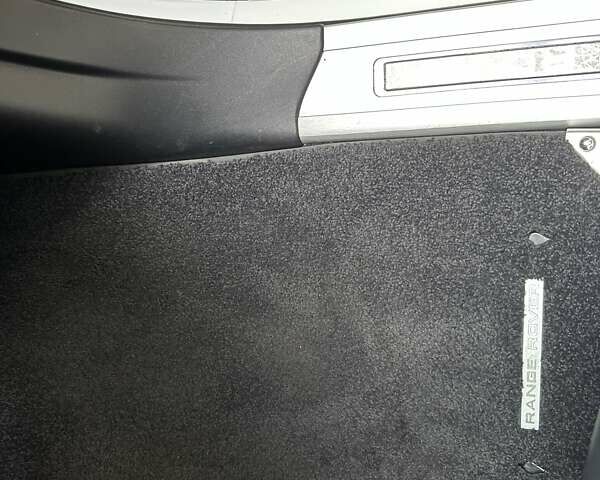 Белый Ленд Ровер Рендж Ровер, объемом двигателя 5 л и пробегом 121 тыс. км за 34500 $, фото 45 на Automoto.ua