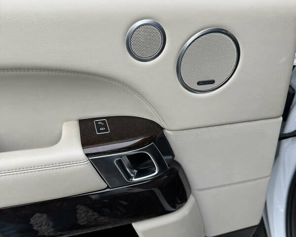 Белый Ленд Ровер Рендж Ровер, объемом двигателя 2.99 л и пробегом 148 тыс. км за 34000 $, фото 24 на Automoto.ua