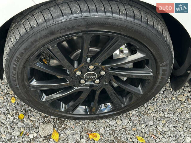 Белый Ленд Ровер Рендж Ровер, объемом двигателя 4.37 л и пробегом 180 тыс. км за 32000 $, фото 7 на Automoto.ua