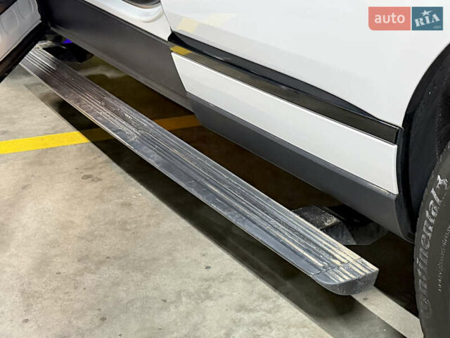 Белый Ленд Ровер Рендж Ровер, объемом двигателя 4.37 л и пробегом 240 тыс. км за 31000 $, фото 22 на Automoto.ua