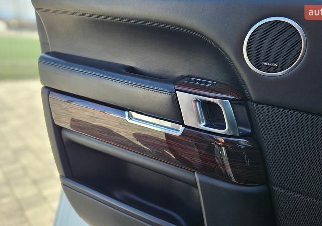 Белый Ленд Ровер Рендж Ровер, объемом двигателя 5 л и пробегом 198 тыс. км за 28500 $, фото 82 на Automoto.ua