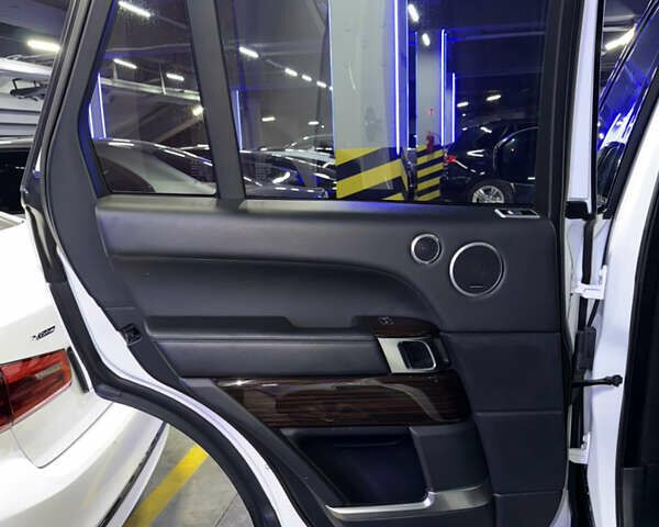 Белый Ленд Ровер Рендж Ровер, объемом двигателя 4.37 л и пробегом 240 тыс. км за 31000 $, фото 56 на Automoto.ua