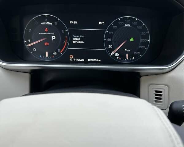 Белый Ленд Ровер Рендж Ровер, объемом двигателя 5 л и пробегом 121 тыс. км за 34500 $, фото 37 на Automoto.ua