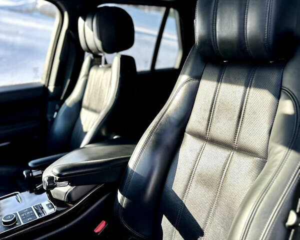 Белый Ленд Ровер Рендж Ровер, объемом двигателя 5 л и пробегом 190 тыс. км за 29000 $, фото 5 на Automoto.ua