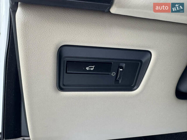 Белый Ленд Ровер Рендж Ровер, объемом двигателя 2.99 л и пробегом 148 тыс. км за 34000 $, фото 19 на Automoto.ua