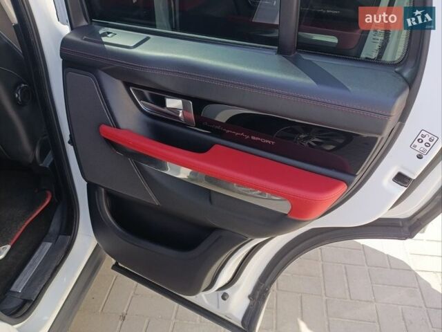 Білий Ленд Ровер Рендж Ровер, об'ємом двигуна 2.99 л та пробігом 180 тис. км за 25000 $, фото 10 на Automoto.ua