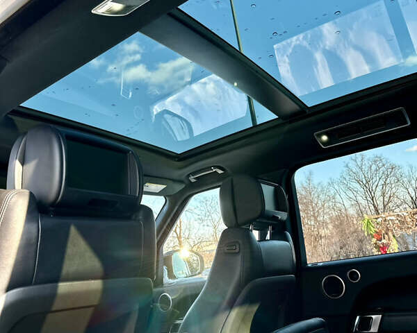 Белый Ленд Ровер Рендж Ровер, объемом двигателя 5 л и пробегом 190 тыс. км за 29000 $, фото 17 на Automoto.ua