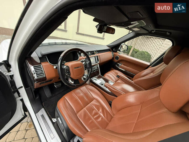Білий Ленд Ровер Рендж Ровер, об'ємом двигуна 4.4 л та пробігом 130 тис. км за 38500 $, фото 20 на Automoto.ua