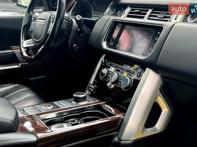 Білий Ленд Ровер Рендж Ровер, об'ємом двигуна 3 л та пробігом 212 тис. км за 28000 $, фото 32 на Automoto.ua