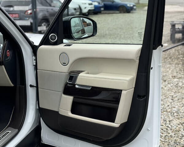 Белый Ленд Ровер Рендж Ровер, объемом двигателя 2.99 л и пробегом 148 тыс. км за 34000 $, фото 30 на Automoto.ua