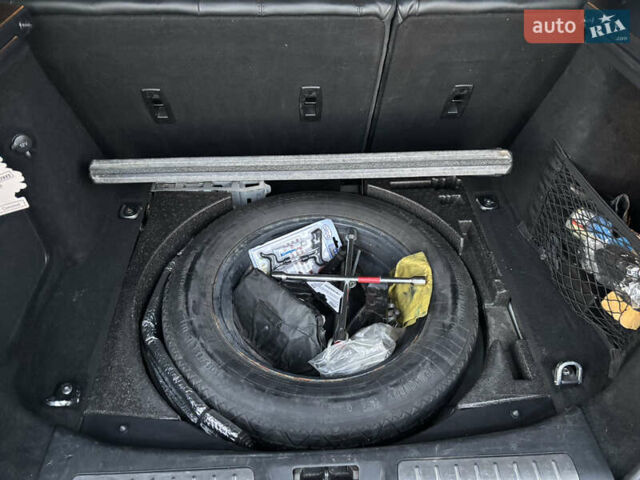 Белый Ленд Ровер Рендж Ровер, объемом двигателя 2 л и пробегом 240 тыс. км за 16500 $, фото 29 на Automoto.ua