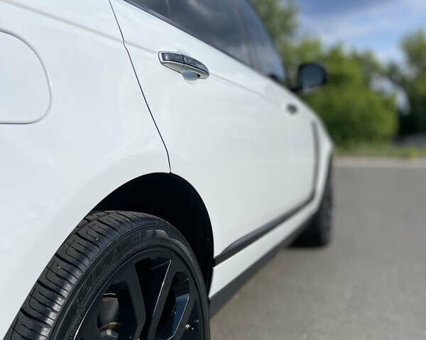 Ленд Ровер Рендж Ровер 2014 в Киеве на Automoto.ua Белый Ленд Ровер Рендж Ровер, объемом двигателя 5 л и пробегом 149 тыс. км за 45000 $, фото 16 на Automoto.ua