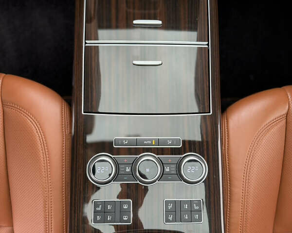 Білий Ленд Ровер Рендж Ровер, об'ємом двигуна 4.37 л та пробігом 64 тис. км за 50000 $, фото 13 на Automoto.ua