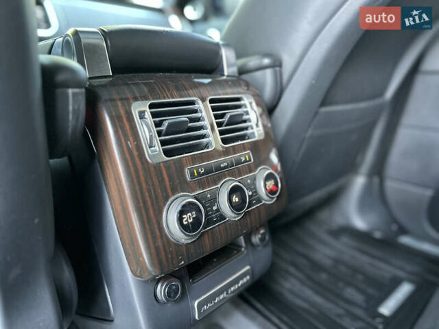 Белый Ленд Ровер Рендж Ровер, объемом двигателя 3 л и пробегом 201 тыс. км за 27900 $, фото 19 на Automoto.ua