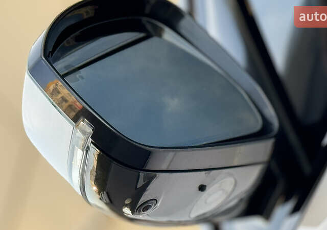 Білий Ленд Ровер Рендж Ровер, об'ємом двигуна 5 л та пробігом 142 тис. км за 28500 $, фото 9 на Automoto.ua