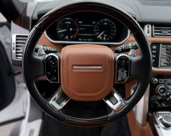 Білий Ленд Ровер Рендж Ровер, об'ємом двигуна 4.37 л та пробігом 64 тис. км за 50000 $, фото 8 на Automoto.ua