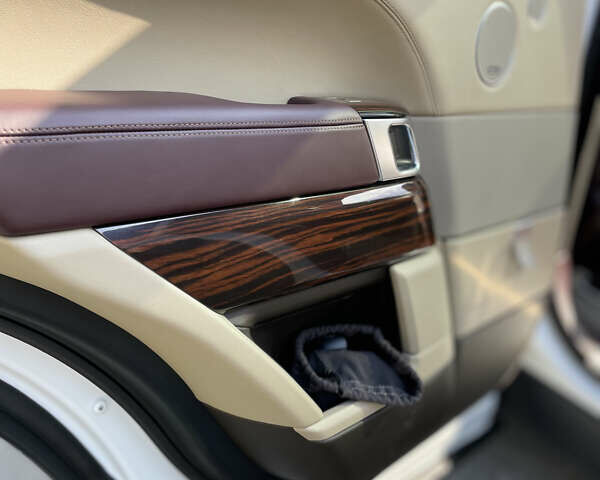 Ленд Ровер Рендж Ровер 2014 в Киеве на Automoto.ua Белый Ленд Ровер Рендж Ровер, объемом двигателя 5 л и пробегом 149 тыс. км за 45000 $, фото 38 на Automoto.ua