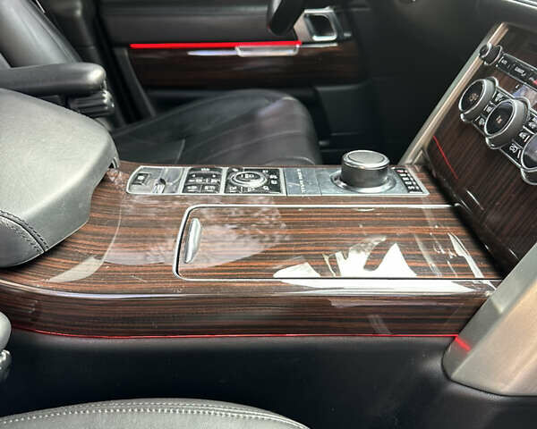 Белый Ленд Ровер Рендж Ровер, объемом двигателя 3 л и пробегом 200 тыс. км за 30500 $, фото 25 на Automoto.ua