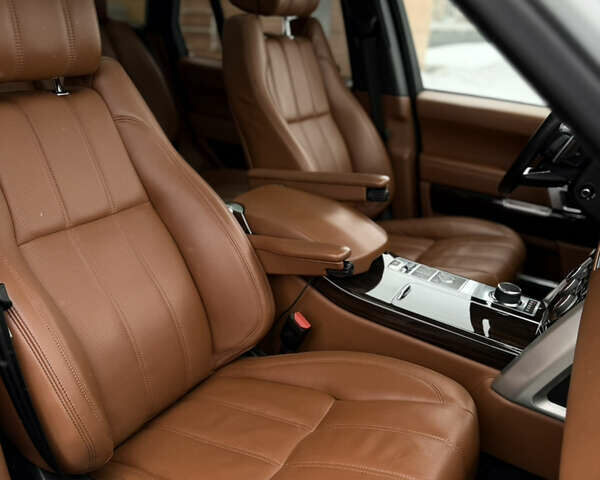 Білий Ленд Ровер Рендж Ровер, об'ємом двигуна 4.37 л та пробігом 64 тис. км за 50000 $, фото 16 на Automoto.ua