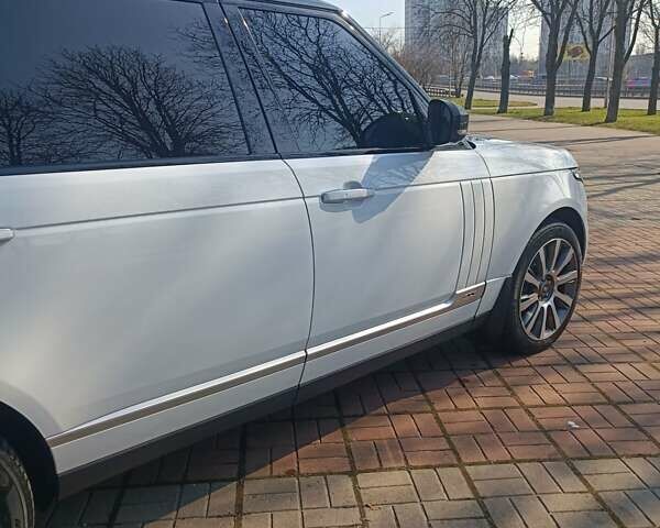 Білий Ленд Ровер Рендж Ровер, об'ємом двигуна 5 л та пробігом 155 тис. км за 45000 $, фото 18 на Automoto.ua