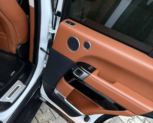 Белый Ленд Ровер Рендж Ровер, объемом двигателя 2.99 л и пробегом 150 тыс. км за 38000 $, фото 25 на Automoto.ua