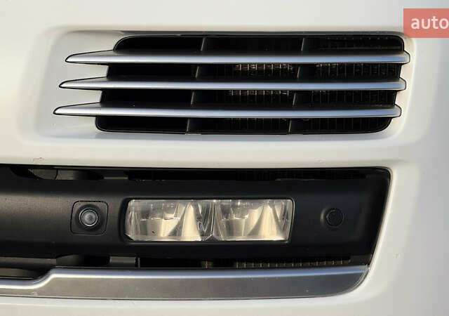 Белый Ленд Ровер Рендж Ровер, объемом двигателя 5 л и пробегом 142 тыс. км за 33000 $, фото 6 на Automoto.ua