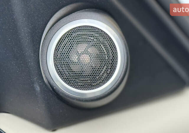 Белый Ленд Ровер Рендж Ровер, объемом двигателя 5 л и пробегом 142 тыс. км за 33000 $, фото 23 на Automoto.ua