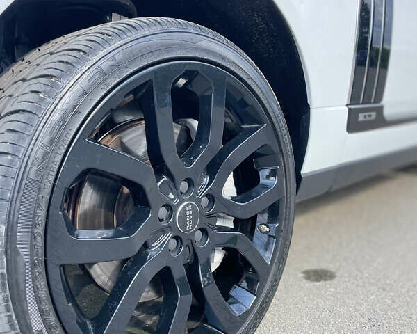 Ленд Ровер Рендж Ровер 2014 в Киеве на Automoto.ua Белый Ленд Ровер Рендж Ровер, объемом двигателя 5 л и пробегом 149 тыс. км за 45000 $, фото 20 на Automoto.ua