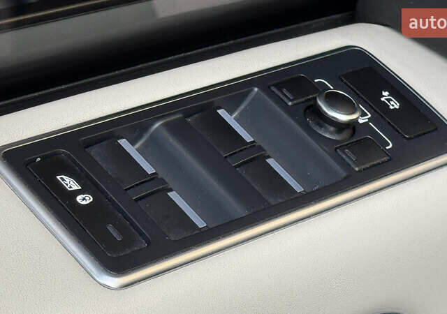 Білий Ленд Ровер Рендж Ровер, об'ємом двигуна 5 л та пробігом 142 тис. км за 28500 $, фото 10 на Automoto.ua