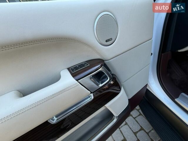 Білий Ленд Ровер Рендж Ровер, об'ємом двигуна 4.4 л та пробігом 278 тис. км за 32999 $, фото 22 на Automoto.ua