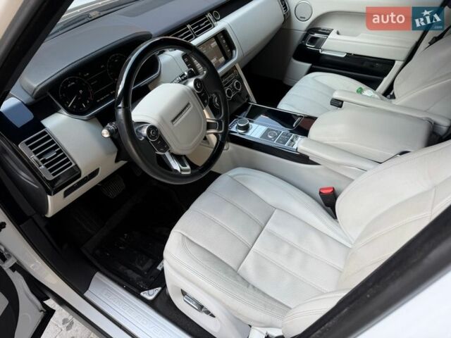 Белый Ленд Ровер Рендж Ровер, объемом двигателя 3 л и пробегом 201 тыс. км за 24400 $, фото 16 на Automoto.ua