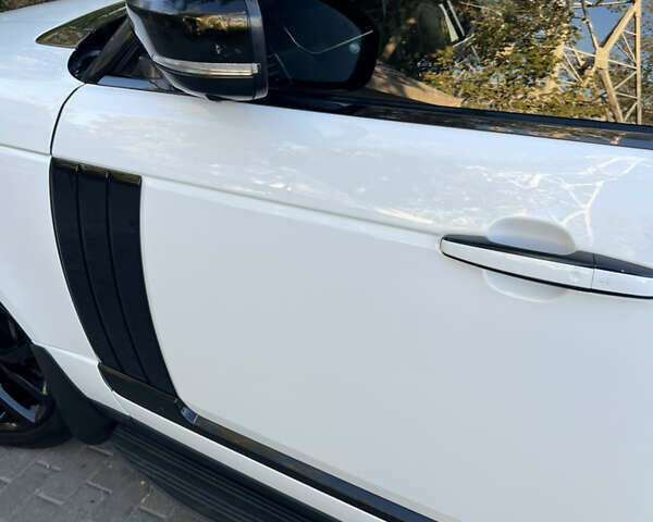 Белый Ленд Ровер Рендж Ровер, объемом двигателя 2.99 л и пробегом 195 тыс. км за 31200 $, фото 18 на Automoto.ua