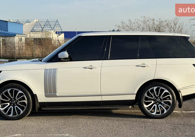 Белый Ленд Ровер Рендж Ровер, объемом двигателя 5 л и пробегом 142 тыс. км за 33000 $, фото 3 на Automoto.ua