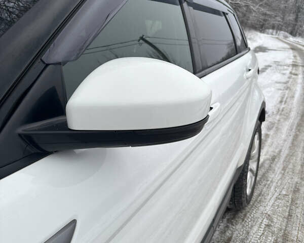 Белый Ленд Ровер Рендж Ровер, объемом двигателя 2 л и пробегом 240 тыс. км за 16500 $, фото 4 на Automoto.ua