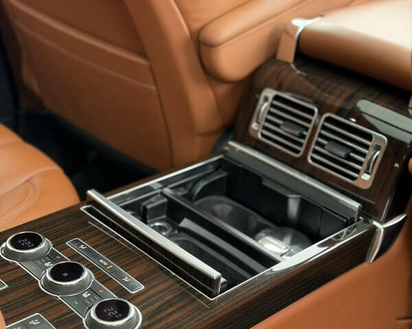 Білий Ленд Ровер Рендж Ровер, об'ємом двигуна 4.37 л та пробігом 64 тис. км за 50000 $, фото 14 на Automoto.ua