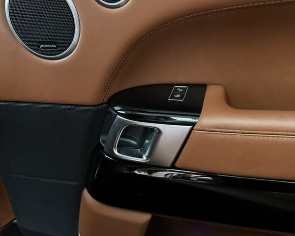 Білий Ленд Ровер Рендж Ровер, об'ємом двигуна 2.99 л та пробігом 155 тис. км за 30500 $, фото 31 на Automoto.ua