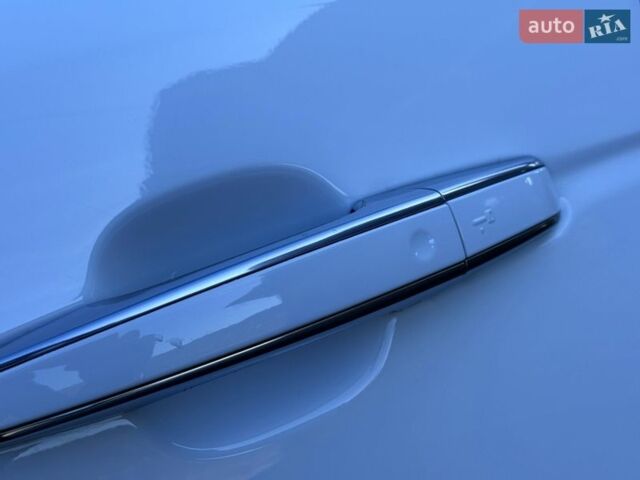 Белый Ленд Ровер Рендж Ровер, объемом двигателя 4.37 л и пробегом 278 тыс. км за 32999 $, фото 104 на Automoto.ua