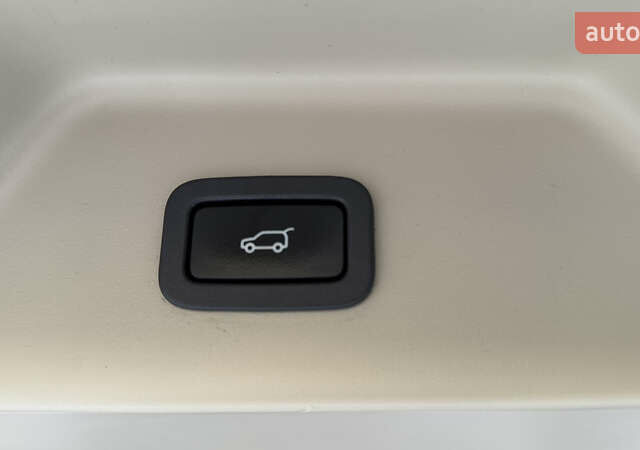 Белый Ленд Ровер Рендж Ровер, объемом двигателя 5 л и пробегом 142 тыс. км за 33000 $, фото 21 на Automoto.ua