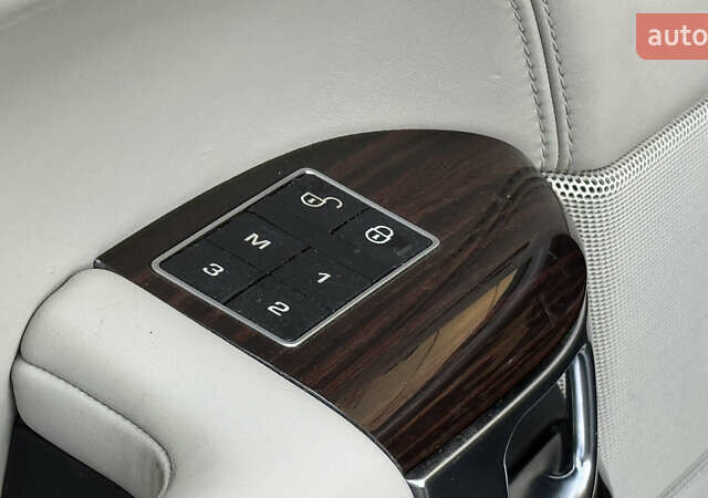 Белый Ленд Ровер Рендж Ровер, объемом двигателя 5 л и пробегом 142 тыс. км за 33000 $, фото 9 на Automoto.ua