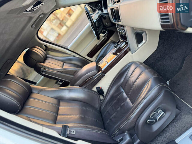 Белый Ленд Ровер Рендж Ровер, объемом двигателя 5 л и пробегом 142 тыс. км за 33000 $, фото 26 на Automoto.ua