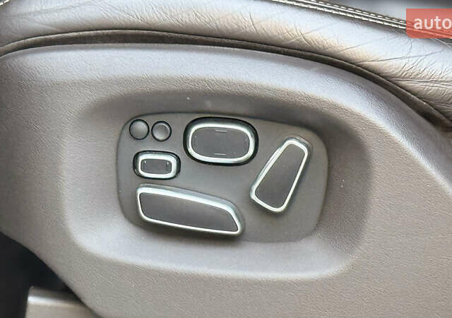 Белый Ленд Ровер Рендж Ровер, объемом двигателя 5 л и пробегом 142 тыс. км за 33000 $, фото 10 на Automoto.ua