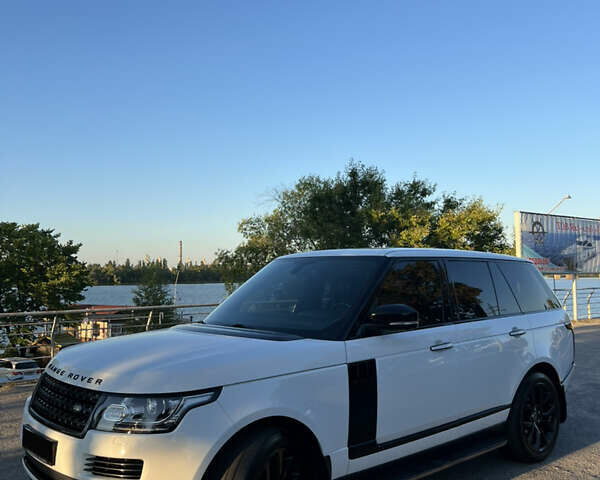 Белый Ленд Ровер Рендж Ровер, объемом двигателя 2.99 л и пробегом 195 тыс. км за 31200 $, фото 2 на Automoto.ua