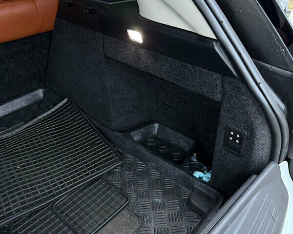 Белый Ленд Ровер Рендж Ровер, объемом двигателя 3 л и пробегом 150 тыс. км за 39999 $, фото 16 на Automoto.ua