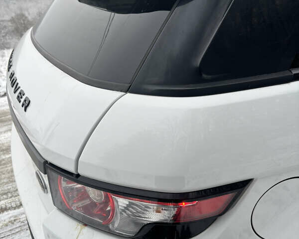 Белый Ленд Ровер Рендж Ровер, объемом двигателя 2 л и пробегом 240 тыс. км за 16500 $, фото 10 на Automoto.ua