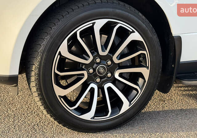 Белый Ленд Ровер Рендж Ровер, объемом двигателя 5 л и пробегом 142 тыс. км за 33000 $, фото 5 на Automoto.ua