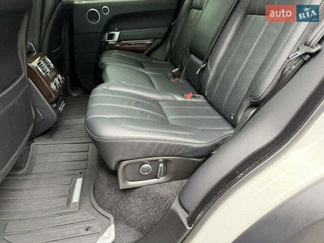 Білий Ленд Ровер Рендж Ровер, об'ємом двигуна 2.99 л та пробігом 165 тис. км за 34999 $, фото 51 на Automoto.ua