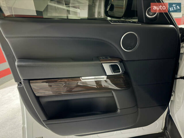 Білий Ленд Ровер Рендж Ровер, об'ємом двигуна 2.99 л та пробігом 165 тис. км за 34999 $, фото 23 на Automoto.ua