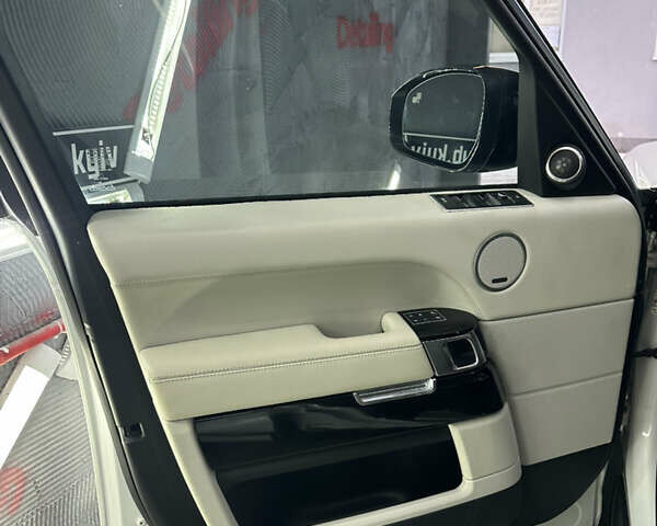 Белый Ленд Ровер Рендж Ровер, объемом двигателя 2.99 л и пробегом 205 тыс. км за 39950 $, фото 24 на Automoto.ua