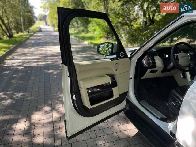 Белый Ленд Ровер Рендж Ровер, объемом двигателя 3 л и пробегом 322 тыс. км за 26000 $, фото 5 на Automoto.ua
